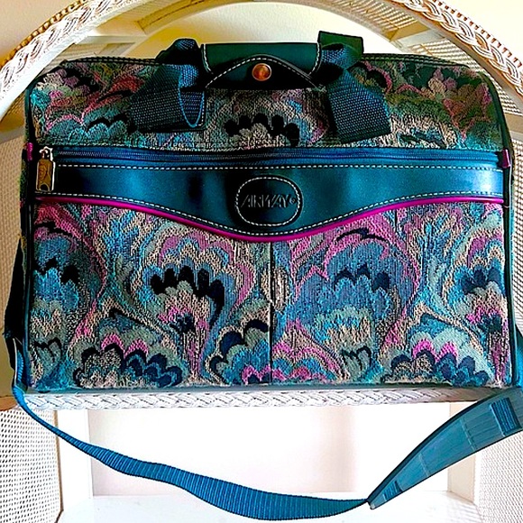 Vintage Handbags - Vintage Floral Tapestry Duffel Travel Luggage Bag / Carry On / Airway Bag